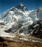 Der Mount Everest und der berhmte Khumbu-Eisbruch